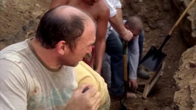 Heat's getting to me, Scofield.
It's quitting time. - Prison Break