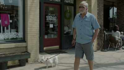 [Hector] Are there any poor
people in the Hamptons? - Angry Neighbors
