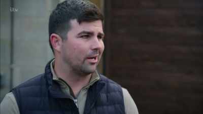 He'd got dead animals lying round, - Britain's Tiger Kings - On the Trail with Ross Kemp