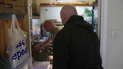 'He'd obviously
learned to live with them - Britain's Tiger Kings - On the Trail with Ross Kemp