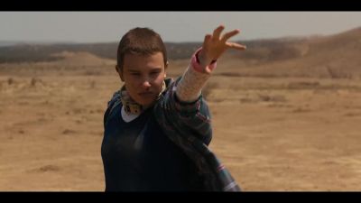 - Hell are you doing? Hold her steady!
- I don't know, man. Something's wrong! - Stranger Things