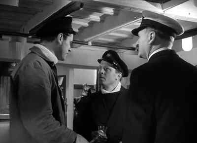 He'll be back in a minute. - What's he doing? 
Using his initiative. Give me another please. - PT Raiders