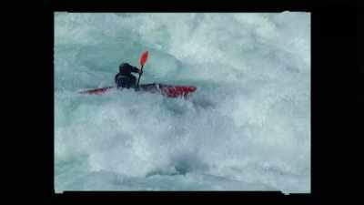 …bị xoay trong làn nước dội ngược, và… - The River Runner
