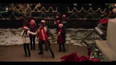 ♪ …the herald angels sing ♪ - Love Hard