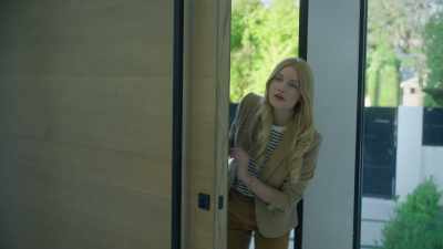 - Hello!
- Carrie, hi. - Betrayed by Love