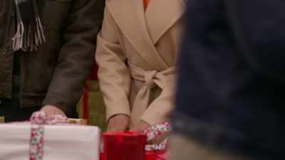 Hello.
- Come get - Merry Magic Christmas