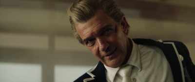 Hello, darling.
Did you finish the con woman? - Hitman's Wife's Bodyguard