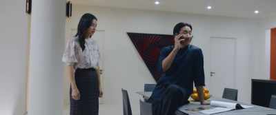 - Hello?
- Director Song, this is Jonathan. - Killing Romance
