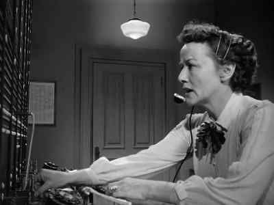 Hello, Dorothy,
get me the sheriff's office in Elsburgh. - The Wild One