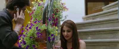 Hello? Excuse me. I'll get this. - Jab Harry Met Sejal