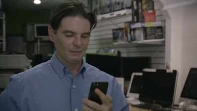 Hello? Ghost with blue shirt,
answer me. - Borat Subsequent Moviefilm