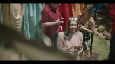 Hello! Gigi!
Oh! Hi, Jeannie. - The Unusual Suspects