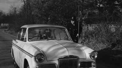 - Hello, Gobby.
- Ohh. It's Major Bernard, sir. - Village of the Damned