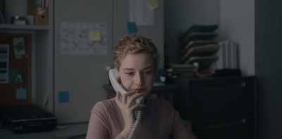 - Hello?
- He blocked the cards again. - The Assistant