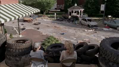 Hello? Hello? No! - The Walking Dead