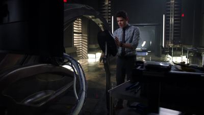 Hello? Hello? - Supergirl