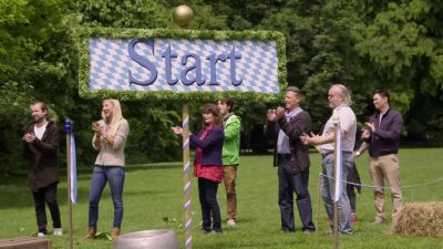 Hello!
- Hello. - The Amazing Race