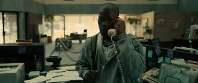 Hello.
Hello, sir. - Breaking