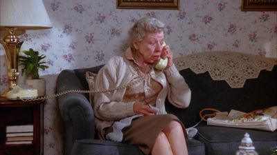 -Hello?
-Hello. This is Chemical Bank. - Seinfeld