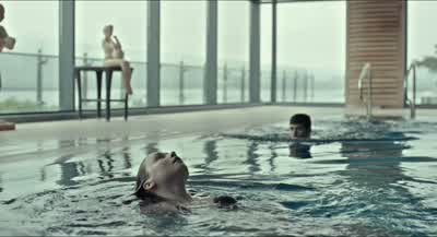 Hello. - Hello. - Your swimsuit is very nice. - The Lobster
