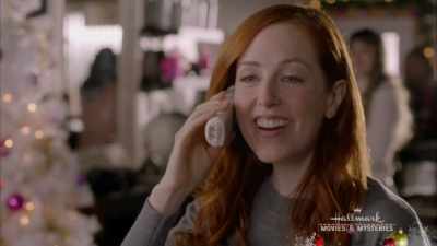 - Hello?
- Hey, Grace! How are you? - A Veteran's Christmas