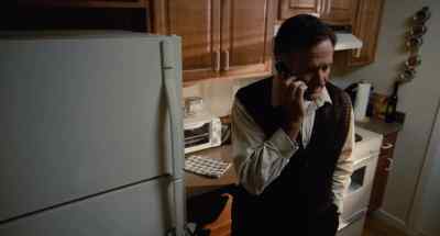 - Hello?
- Hey. - World's Greatest Dad