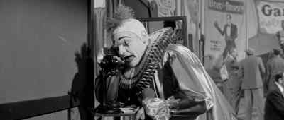 Hello, honey. Huh?
Almost finished here. - Man of a Thousand Faces