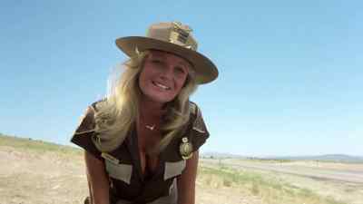 Hello, hot pants. - The Cannonball Run