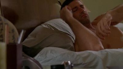 - Hello?
- Dr Shephard? - Lost