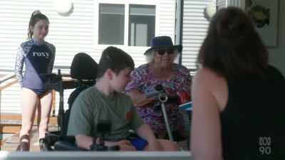 Hello, I'm Miriam.
Amanda, nice to meet you. - Miriam Margolyes: Australia Unmasked