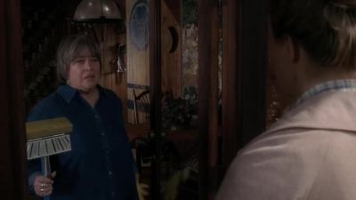 Hello, I'm Ruth, Sarah's sister. - Six Feet Under