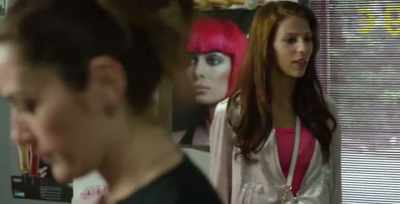 - Hello. Is the boss in?
- Yes, go ahead. - Carmen & Lola