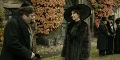 - Hello, Jakobe.
- Eybert. It's been a long time. - A Fortunate Man