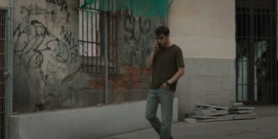-Hello?
-Julián? - Manticore