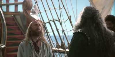 - Hello.
- Karl conveys his warm regards, Captain. - Our Flag Means Death