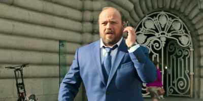- Hello?
- Lazare? It's Brumère. - The Last Mercenary
