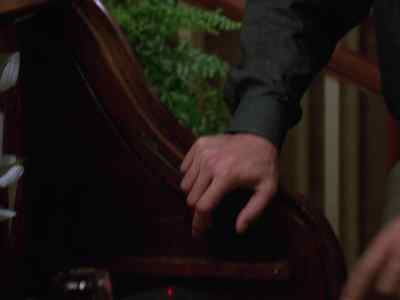 Hello, Lois.
It's Leslie Luckaby calling. - Lois & Clark: The New Adventures of Superman