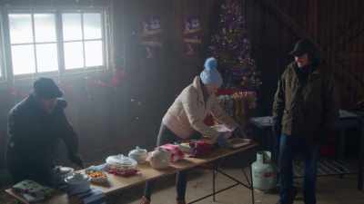 Hello. Look at you. - The Dog Days of Christmas
