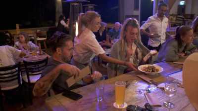 Hello, my loves, I've got
the pasta for you. - Below Deck Down Under