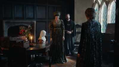 - Hello, Maggie.
- Come, Ursula. - The Spanish Princess