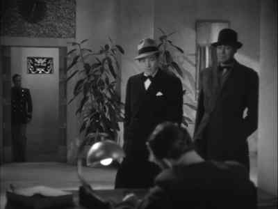 - Hello, McGrew.
- Hiya. - Marked Woman