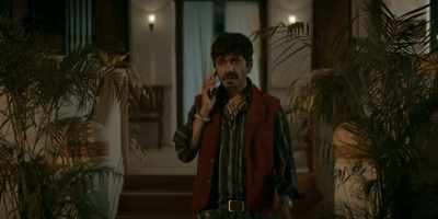 - Hello?
- Meet me at the highway. - Tiku Weds Sheru