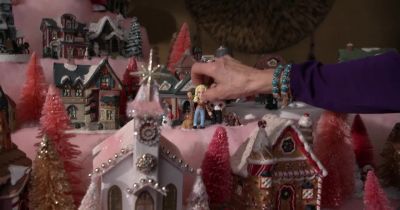 Hello, miniature lodger. - Grace and Frankie