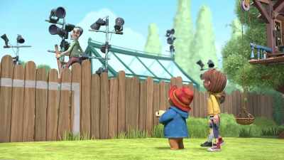 -Hello, Mr. Curry!
-[screams] - The Adventures of Paddington