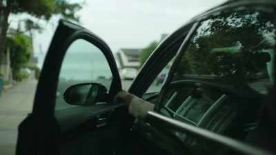 Hello. Please leave a message after the tone. - Big Little Lies