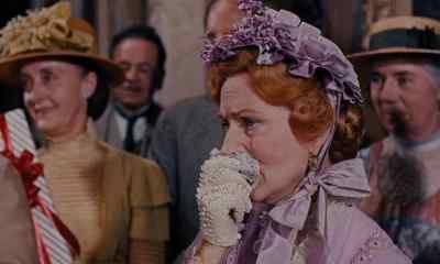 - Hello, Pollyanna.
-Hello, dear. - Pollyanna