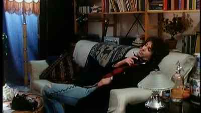 - Hello.
- Radio Limousines. - Hussy