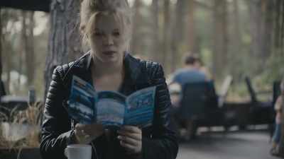 Hello, Reverend, welcome. - Bordertown