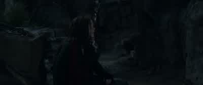 Hello! Hello! Over here! - Tom. - Hey! - Get down! - It's a trading town. Look, look, look, look. Lo - Mortal Engines