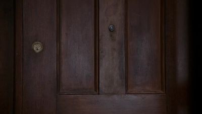 Hello. - Elementary